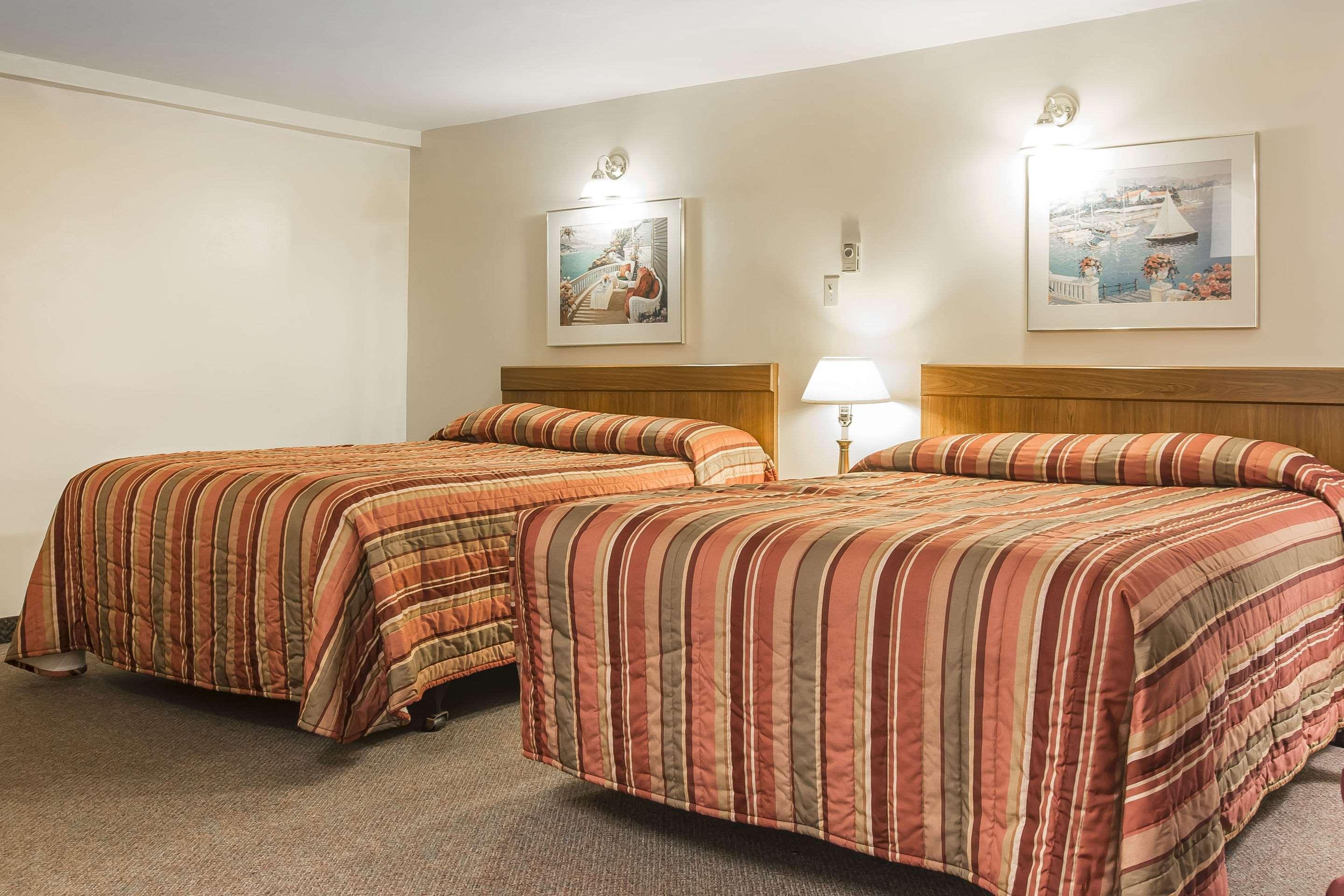 Econo Lodge Inn & Suites Saint John Buitenkant foto
