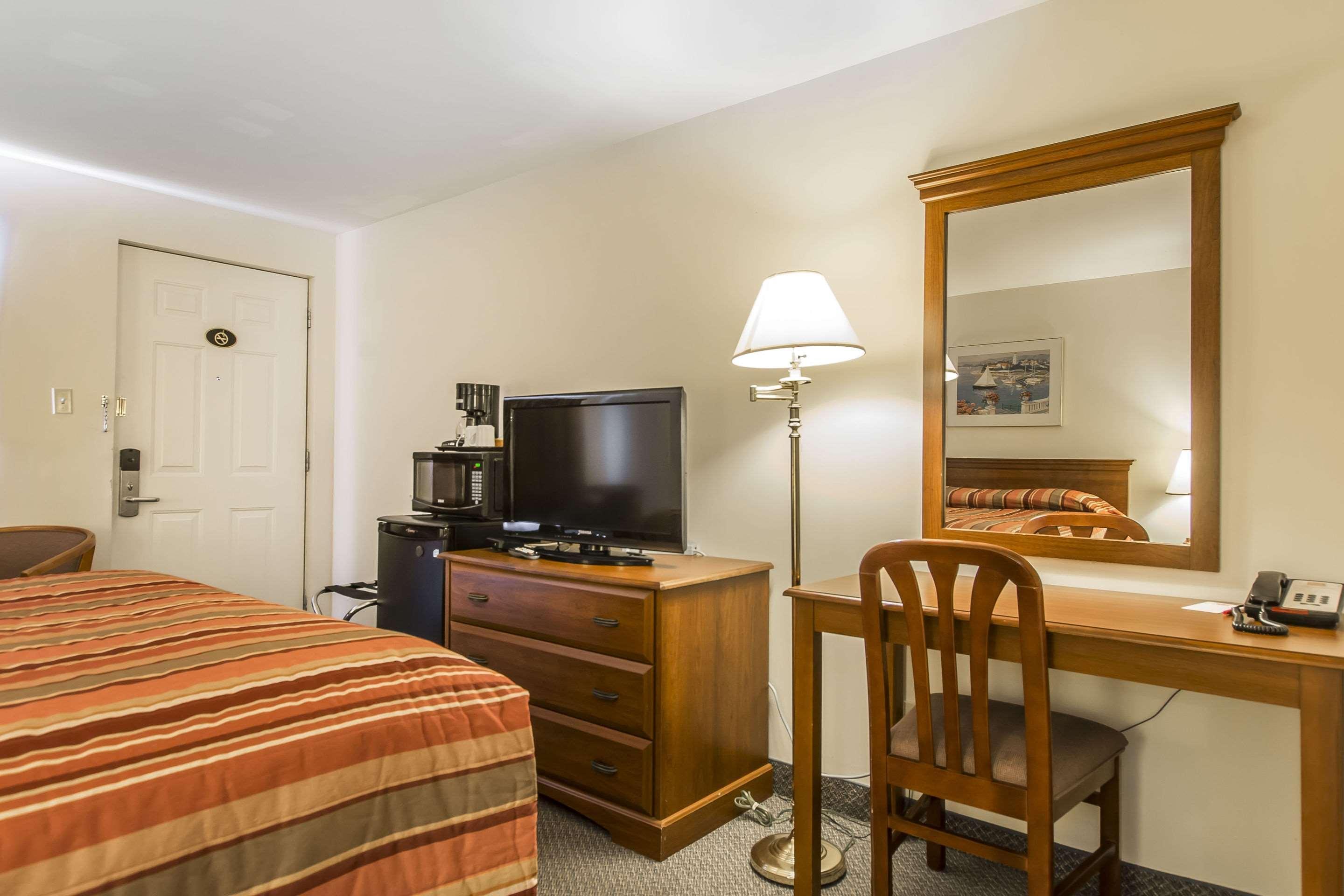 Econo Lodge Inn & Suites Saint John Buitenkant foto