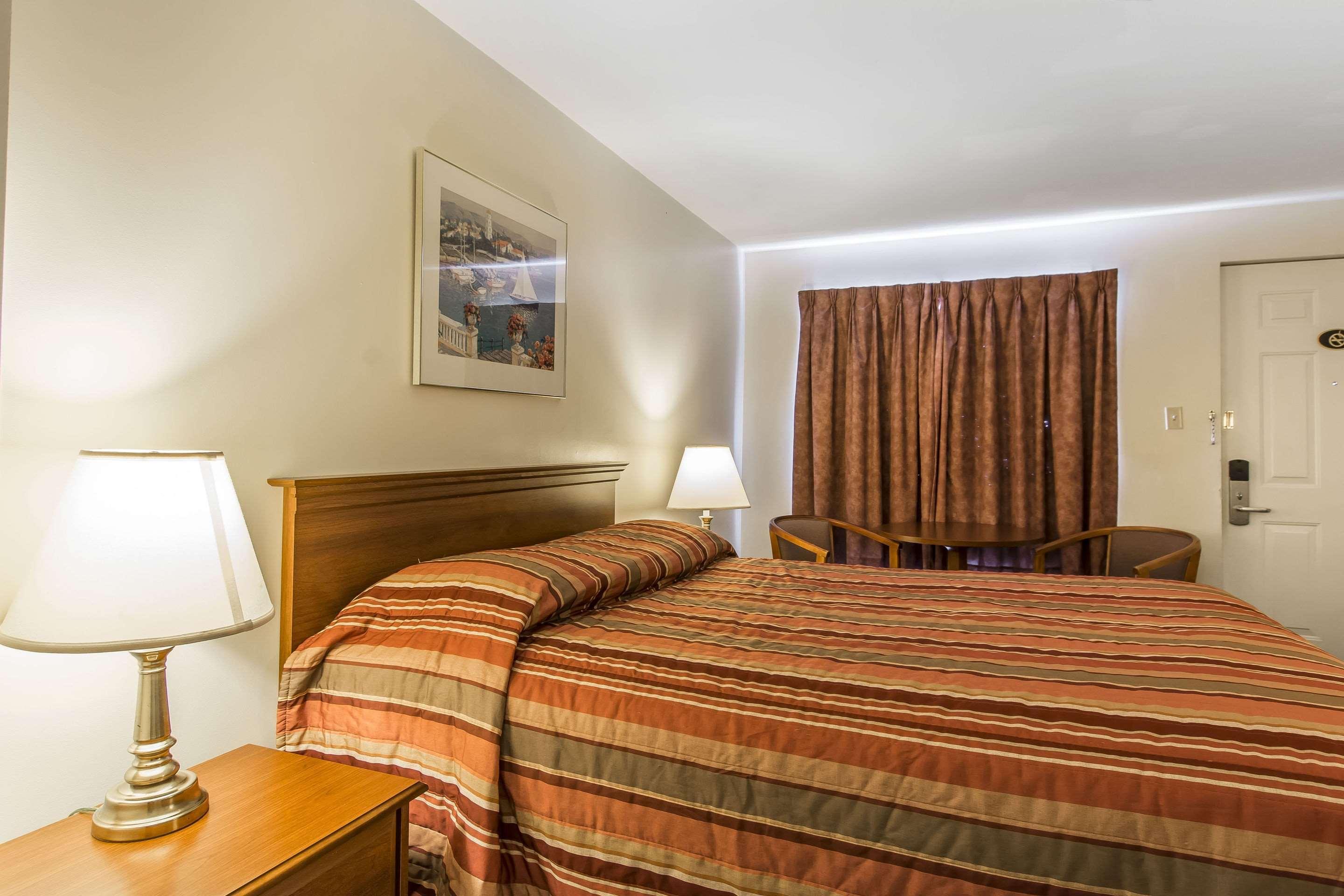 Econo Lodge Inn & Suites Saint John Buitenkant foto