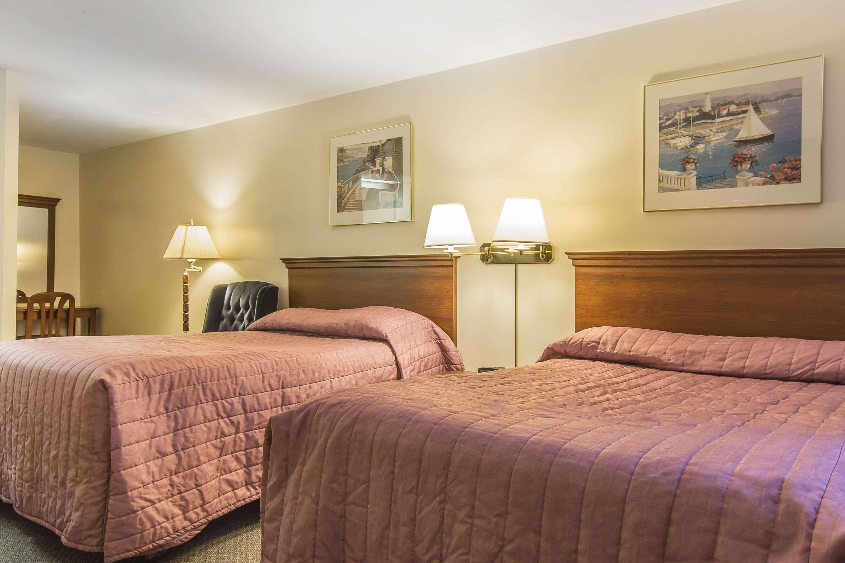Econo Lodge Inn & Suites Saint John Buitenkant foto