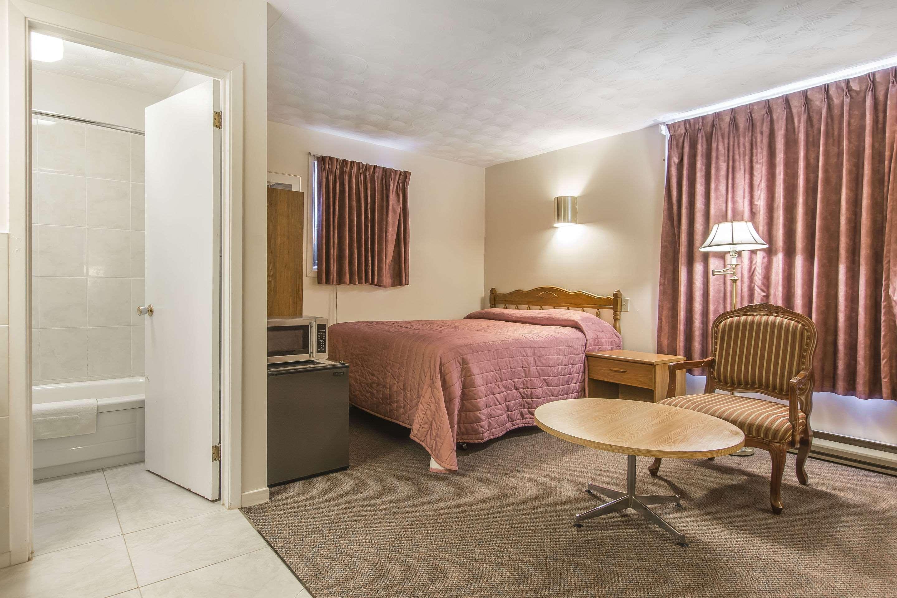 Econo Lodge Inn & Suites Saint John Buitenkant foto