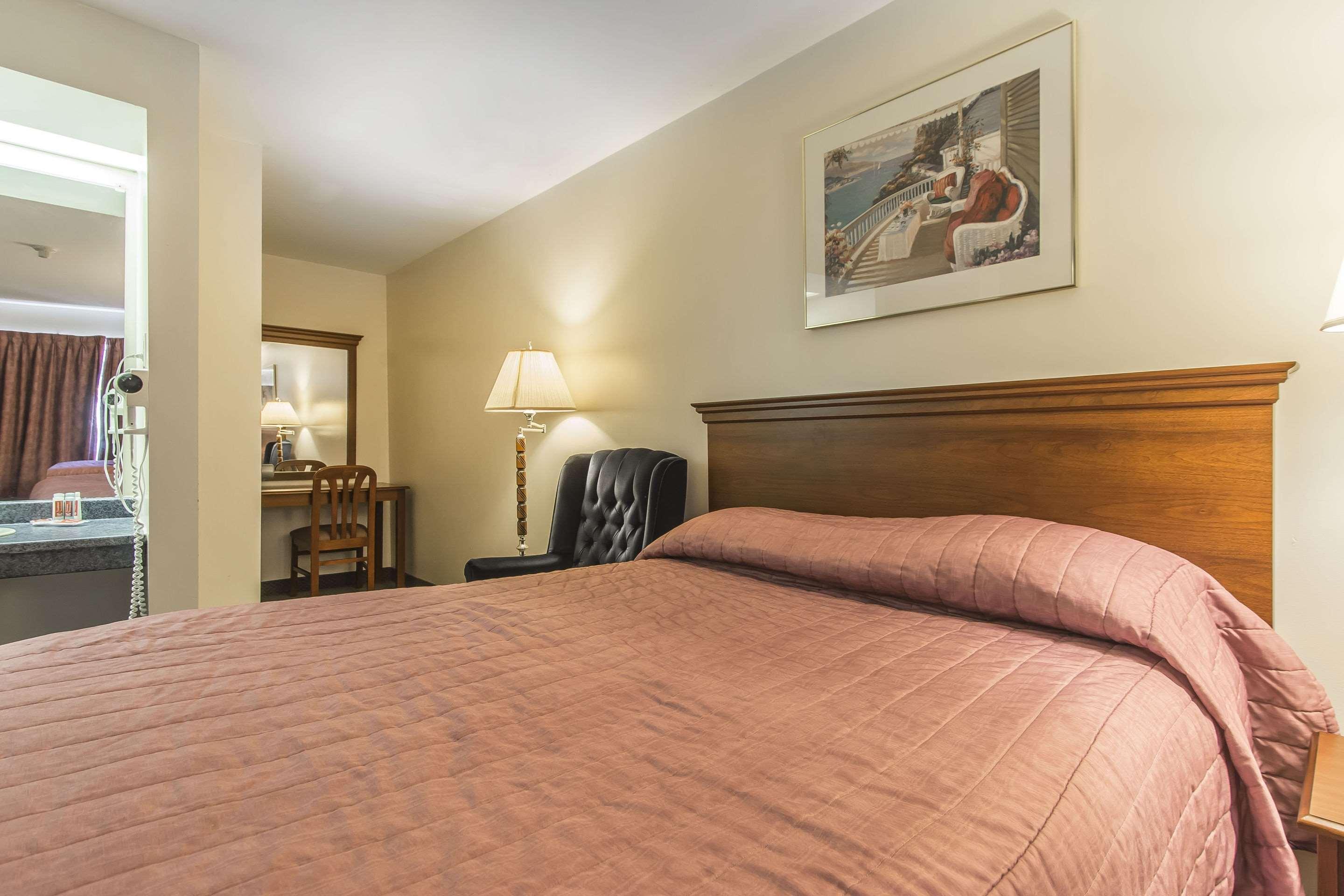 Econo Lodge Inn & Suites Saint John Buitenkant foto