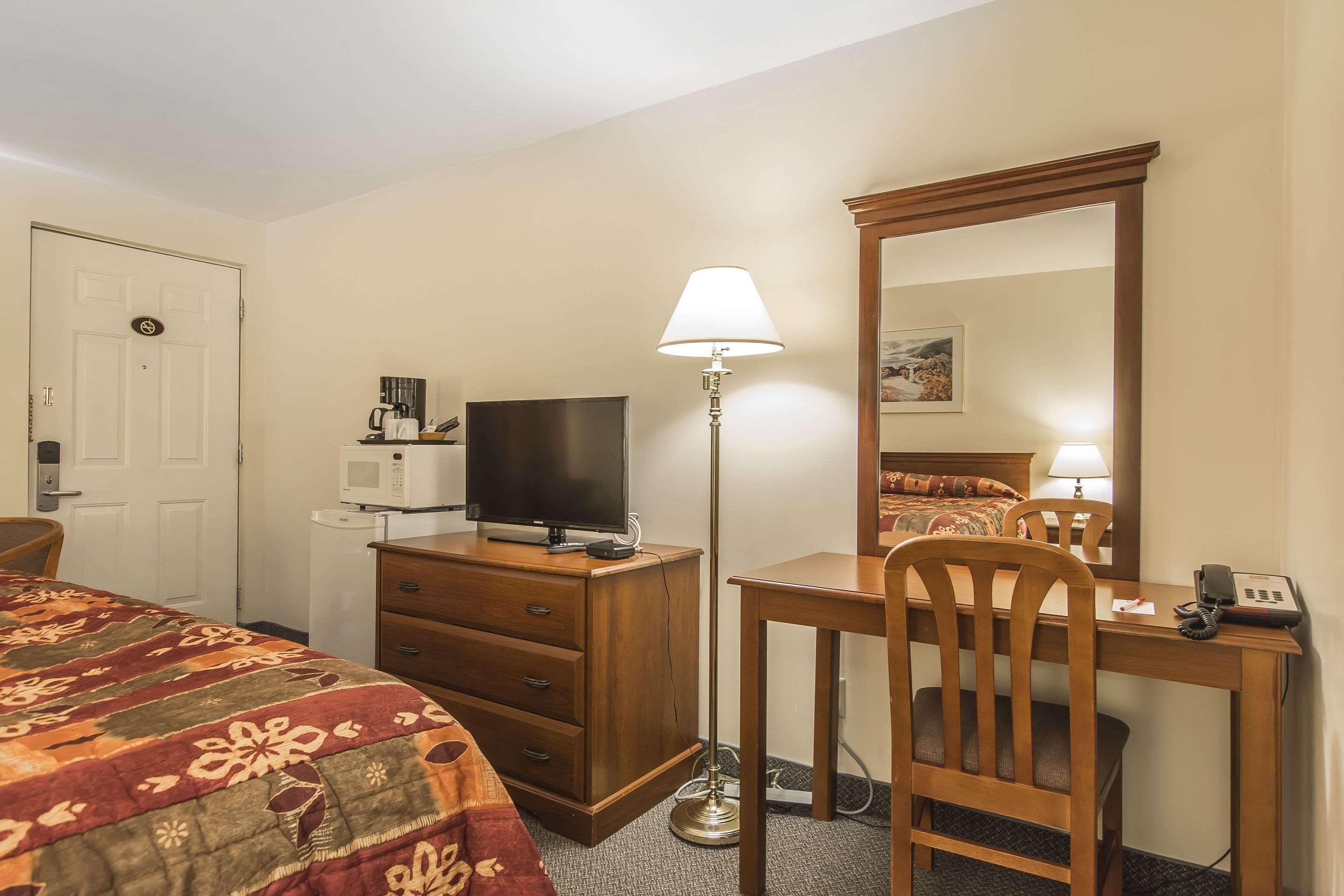 Econo Lodge Inn & Suites Saint John Buitenkant foto