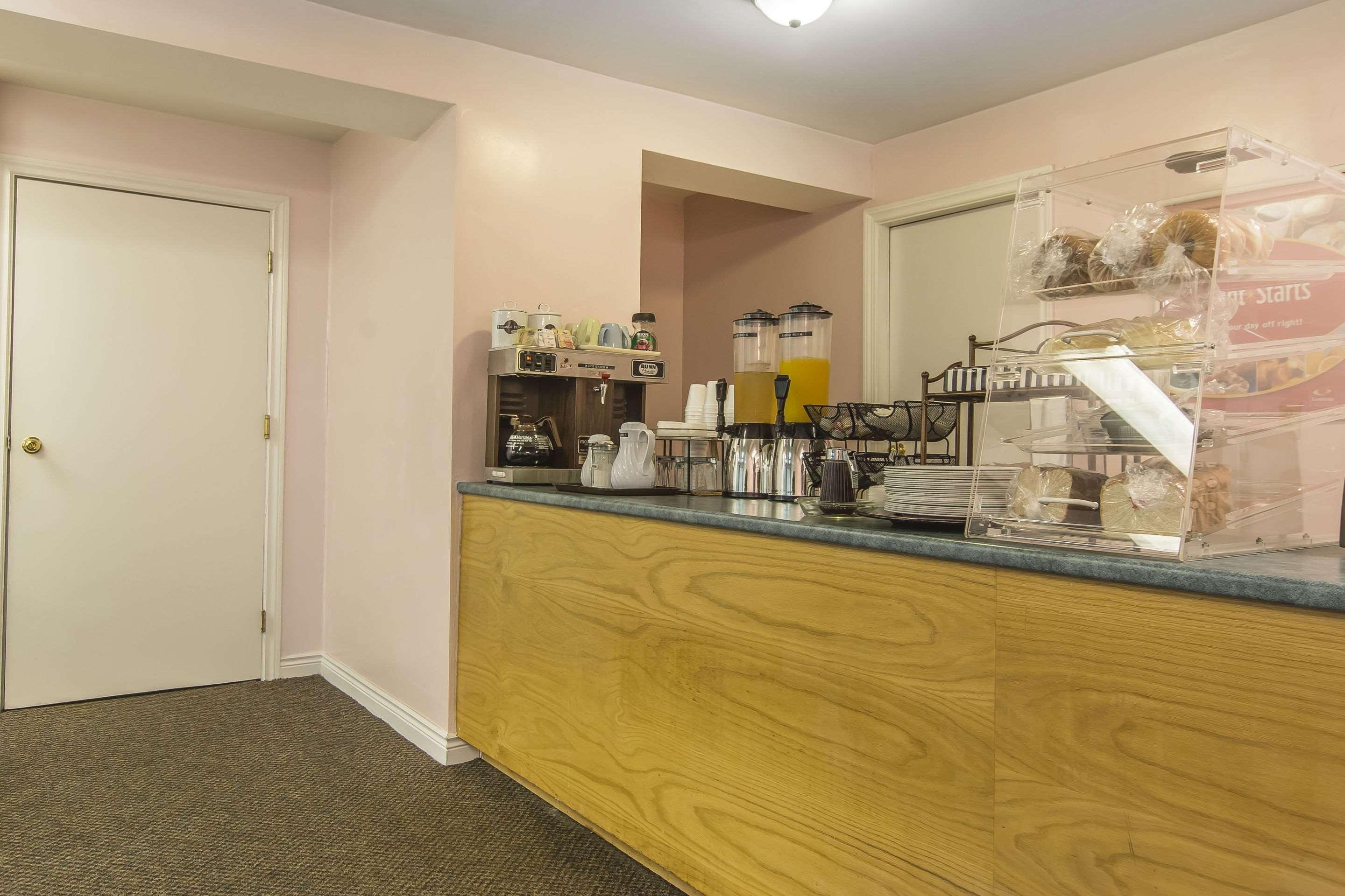 Econo Lodge Inn & Suites Saint John Buitenkant foto
