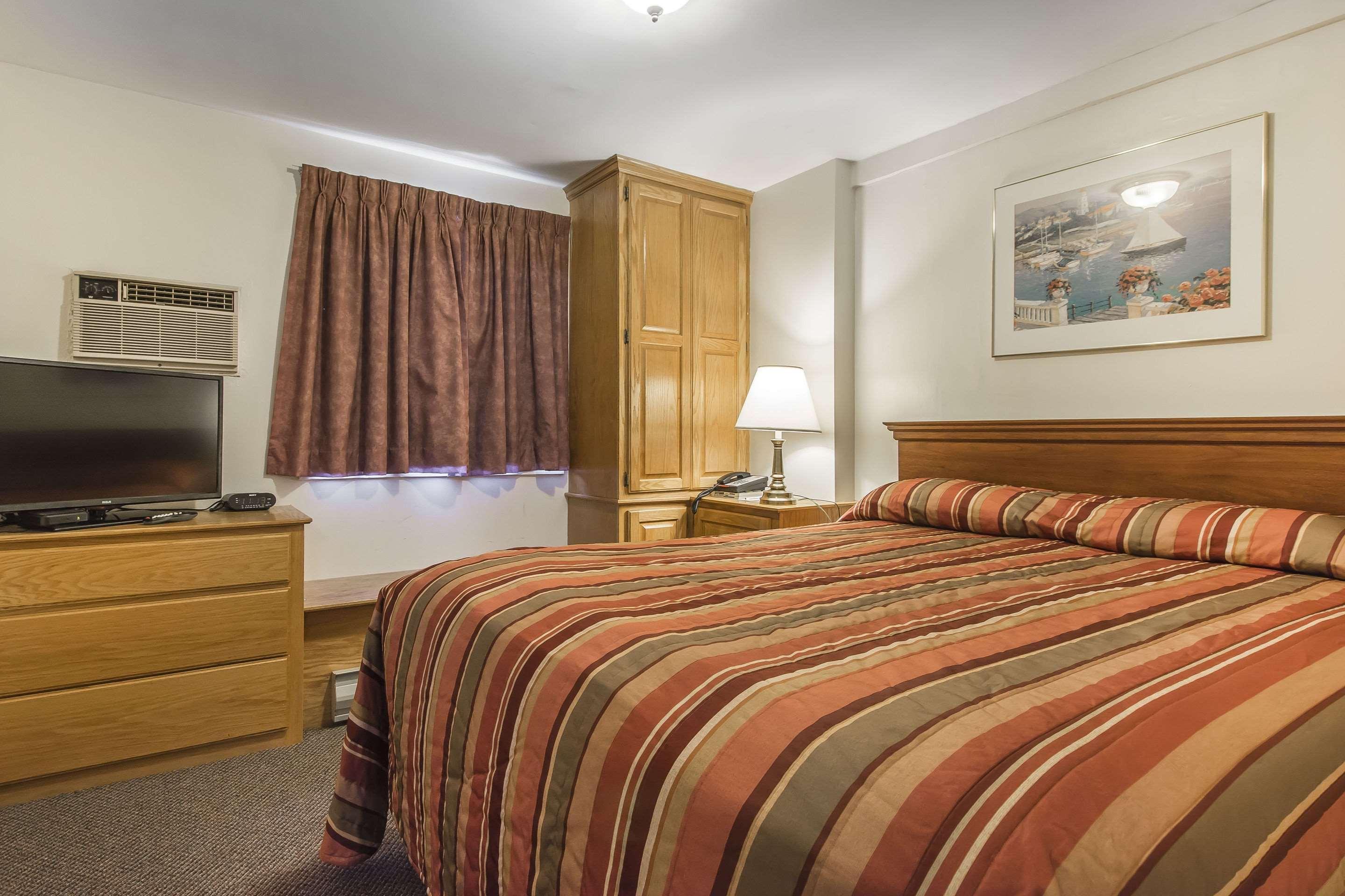 Econo Lodge Inn & Suites Saint John Buitenkant foto