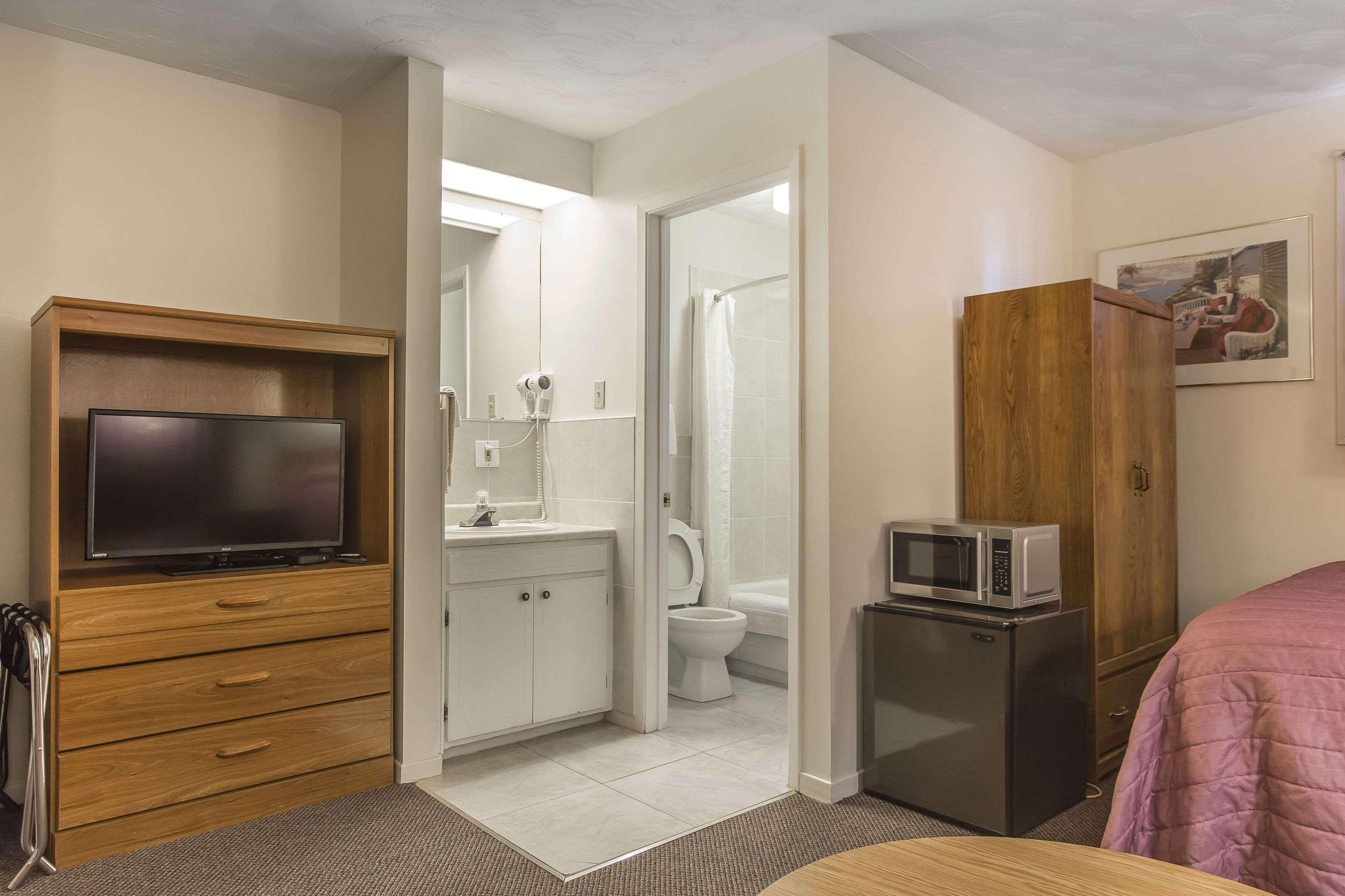 Econo Lodge Inn & Suites Saint John Buitenkant foto