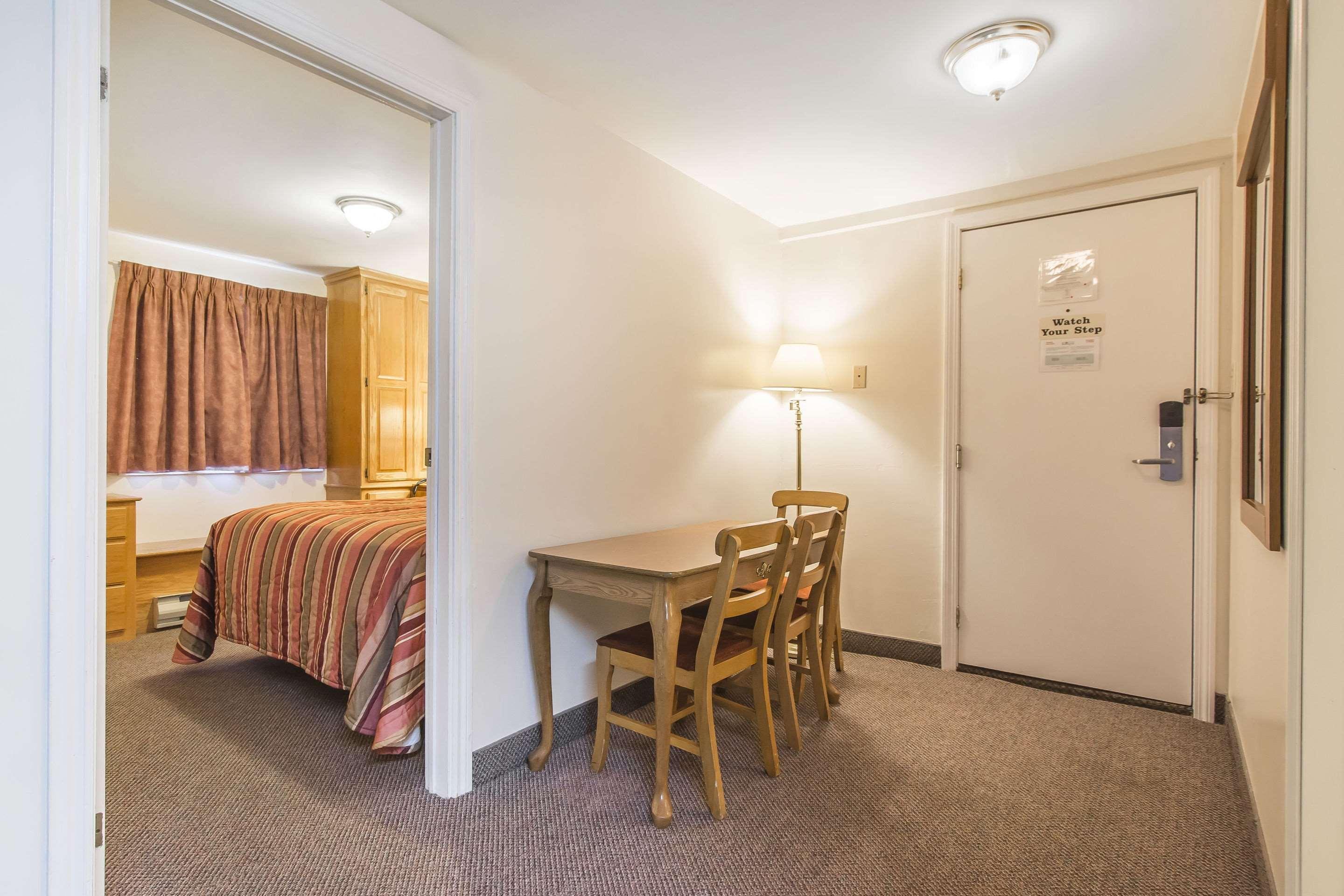 Econo Lodge Inn & Suites Saint John Buitenkant foto