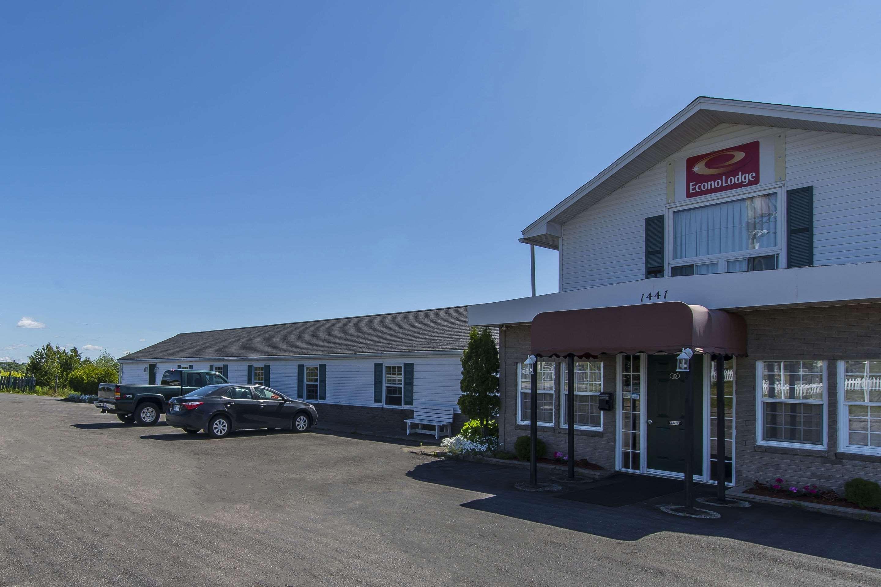 Econo Lodge Inn & Suites Saint John Buitenkant foto
