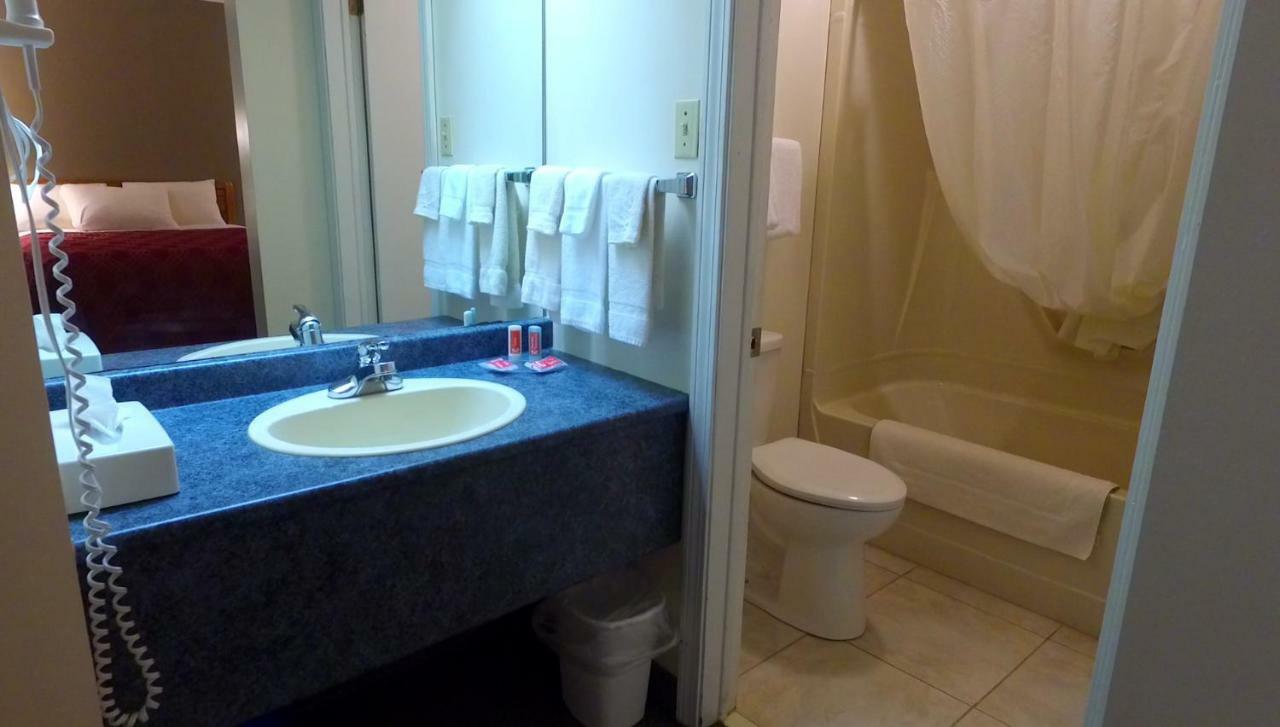 Econo Lodge Inn & Suites Saint John Buitenkant foto